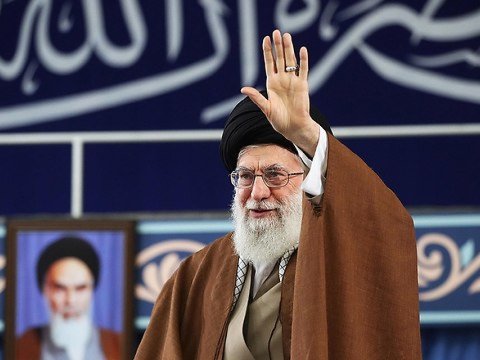 Xamenei minlərlə təbrizli ilə görüşdü