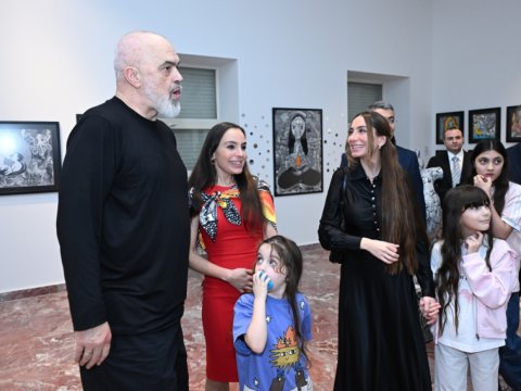 Leyla və Arzu Əliyevalar "Ana təbiət" sərgisinin açılışında&nbsp;- FOTOLAR