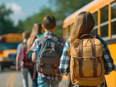 Azərbaycanda şagirdlərin avtobusla daşınmasına 4 milyon manat ayrıldı