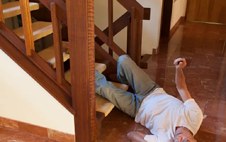 36 yaşlı kişi yıxılaraq öldü, saxlanılan var