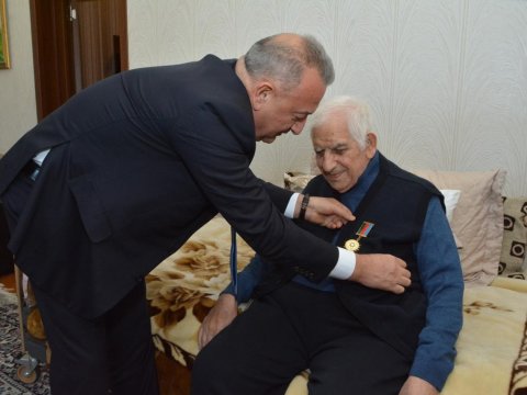 Nəriman Həsənzadə &ldquo;Fəxri Ağsaqqal&rdquo; döş nişanı ilə təltif olundu