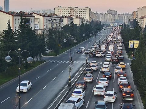 Təkcə yerin altında yox, üstündə də sıxlıq var