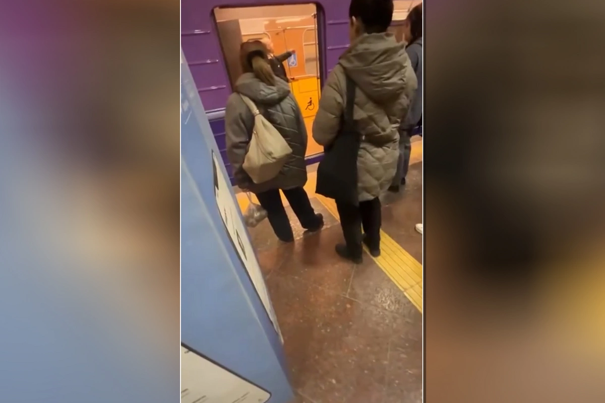 Metronun "Nərimanov" stansiyasında qatar TÜSTÜLƏNDİ -&nbsp; GÖRÜNTÜ