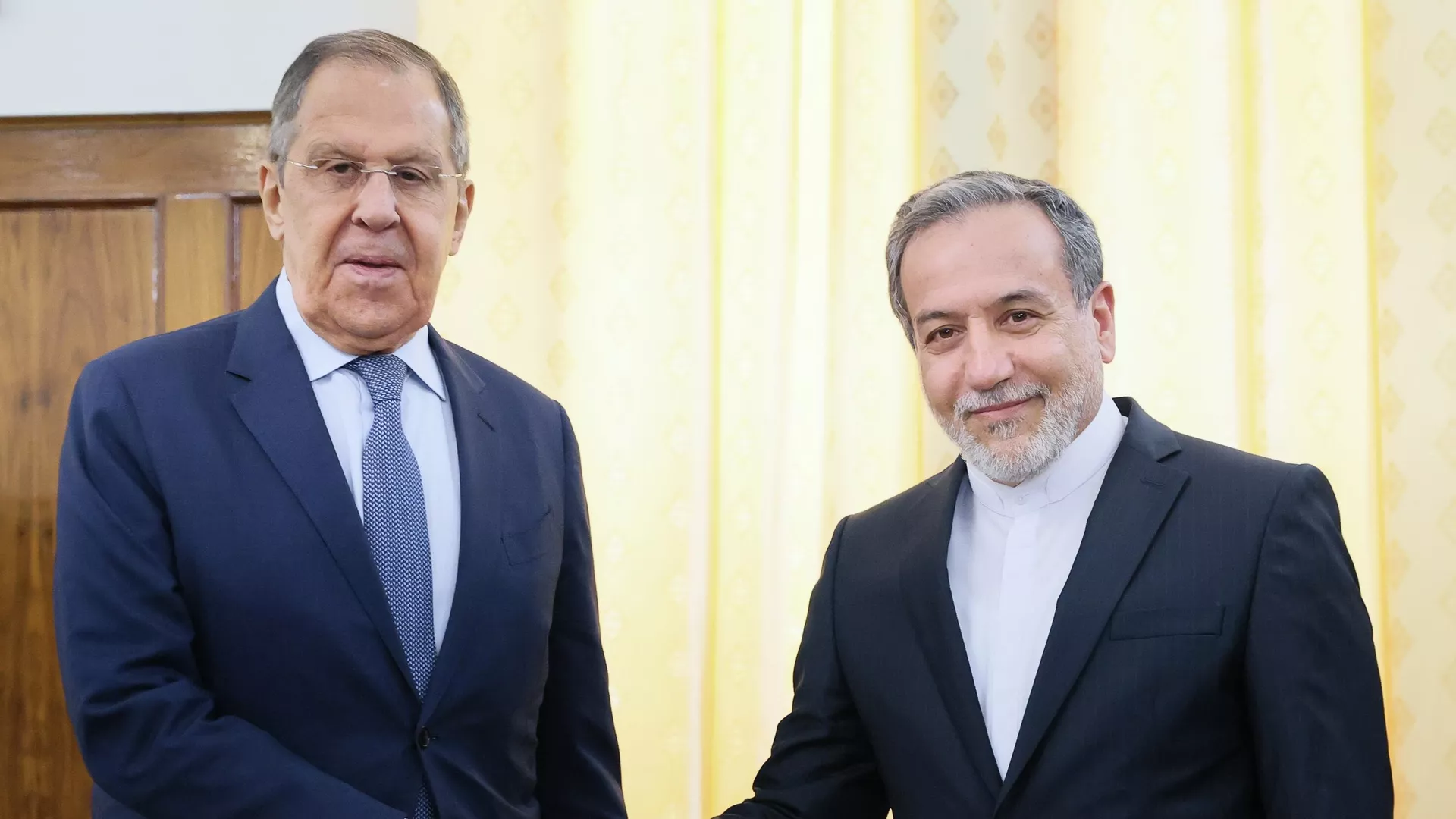 Lavrov Arakçi ilə İranın vəziyyətini müzakirə etdi