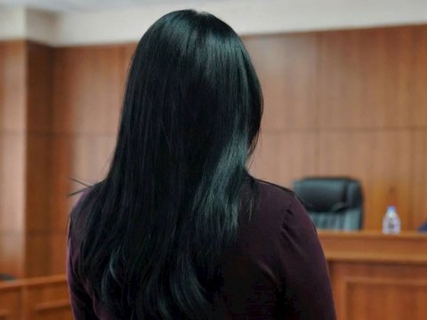 Arvad ona şillə vuran ərini polisə verdi