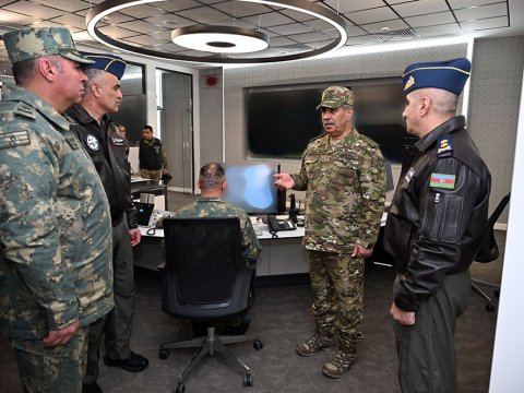 Zakir Həsənov hərbi hissəni&nbsp;yoxladı