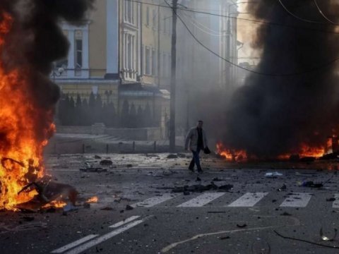 Rusiya Kiyevi atəşə tutub -&nbsp;evlər yanır