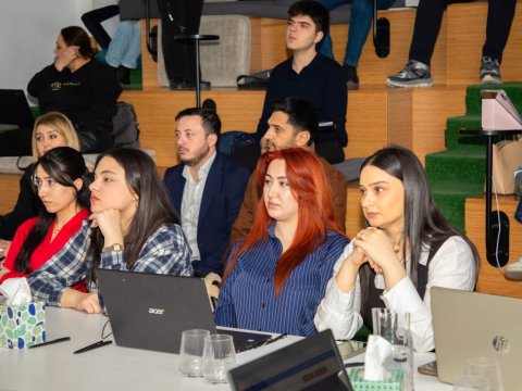 Jurnalistlər üçün süni intellekt təlimi keçirilib - FOTO