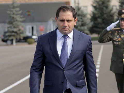 Ermənistanın müdafiə naziri&nbsp;İrana getdi