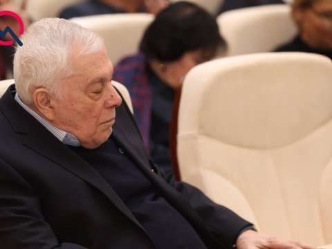 "Tofiq müəllim iclasda yatmayıb, sənədlərə baxırdı" - AÇIQLAMA&nbsp;