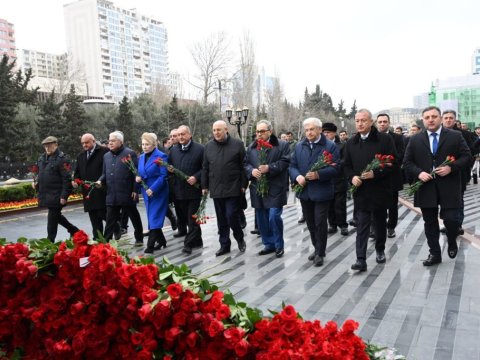 Ağsaqqallar Şurasının üzvləri &ldquo;Ana harayı&rdquo; abidəsini ziyarət ediblər - FOTO