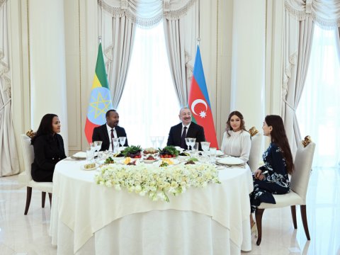 Baş nazirinin şərəfinə rəsmi nahar