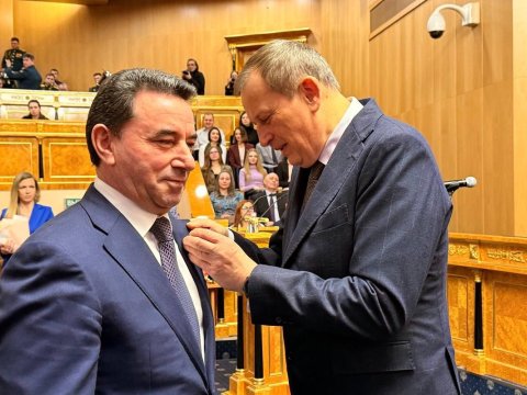 Putin azərbaycanlı deputatı təltif etdi - FOTO