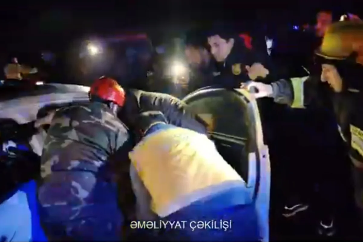 "Ford" dəmir səddə çırpıldı