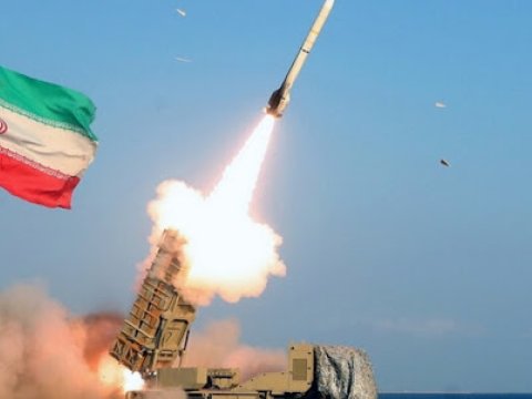 İran İsraili VURUR