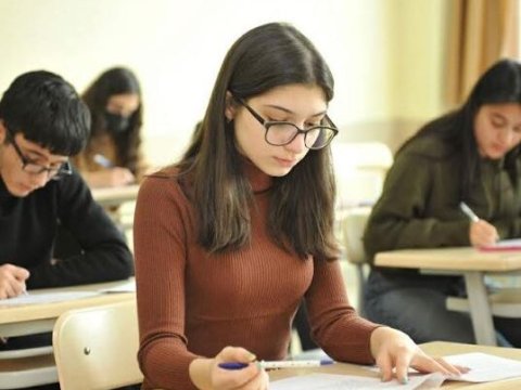 Universitet və kolleclərə qəbul üçün qeydiyyat başa çatır