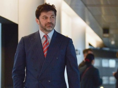 Ad gününü qeyd etmək üçün Dubaya getdi, qayıda bilmir