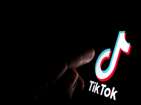 "TikTok"da açıq-saçıq videosunu paylaşan QIZ HƏBS EDİLDİ