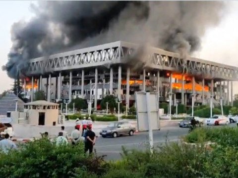 İranın dövlət televiziyası vuruldu