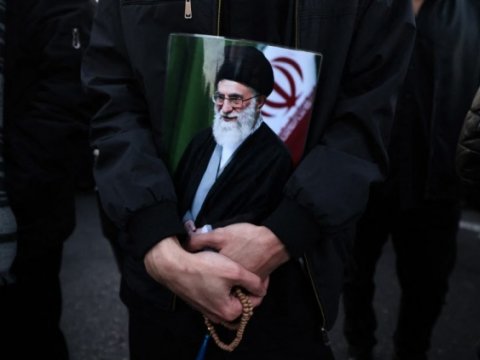 Xamanei ilə vida mərasimi təxirə salındı