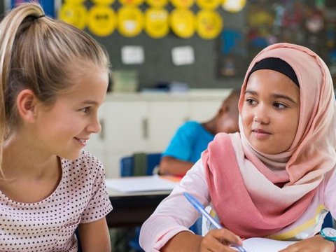 Uşaqlara hicabın qadağan edilməsi təklif olunur