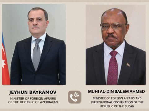 Bayramov həmkarları ilə müzakirələr aparır&nbsp;