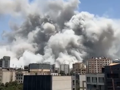 İranın zərbələri nəticəsində Manamada yanğın