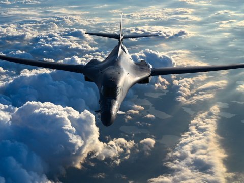 ABŞ İngiltərəyə&nbsp;bombardmançı təyyarələr göndərdi