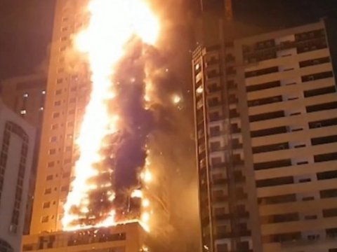 İranın hücumundan sonra Küveytdəki bina&nbsp;alovlandı