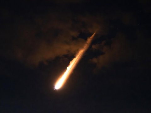 Almaniyada evə meteorid düşdü - FOTO