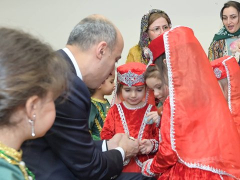 Nazir Xankəndidə şagirdlərlə&nbsp;yumurta döyüşdürdü - FOTO