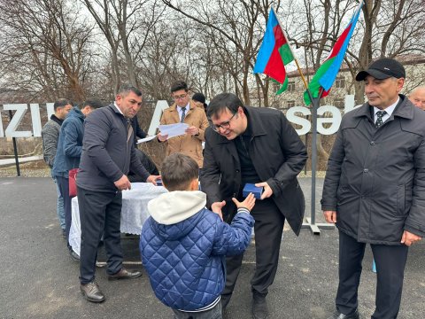 Köç karvanı Qırmızı bazar qəsəbəsinə çatdı - FOTOLAR