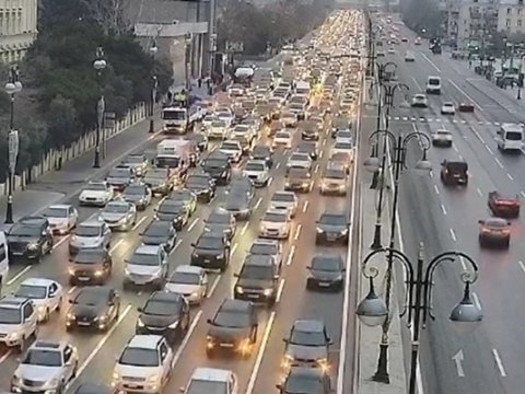Səhəri tıxac açan Bakı YOLLARI