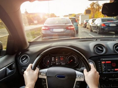 Sürücülər arasında ən çox rast gəlinən 5 təhlükəli vərdiş