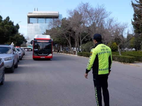 Polis&nbsp;avtobus sürücülərini şöbəyə dəvət etdi - VİDEO