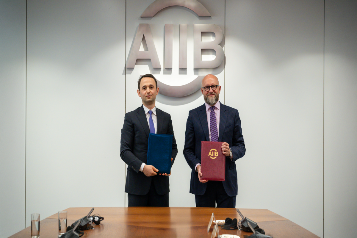 "AZCON Holding"in icraçı direktoru AIIB ilə görüş keçirib