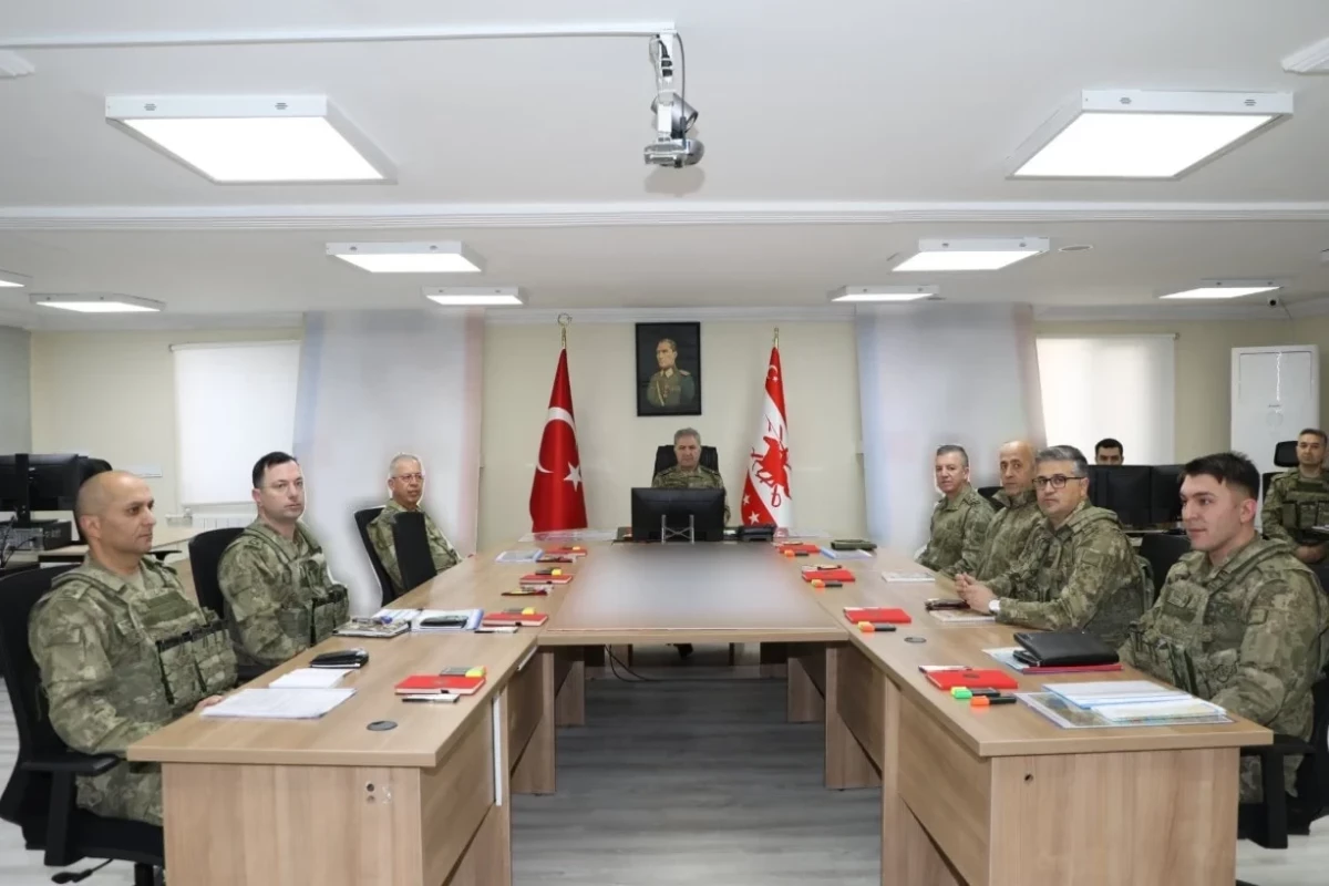 Türkiyənin ordu generalı İranla sərhədə getdi