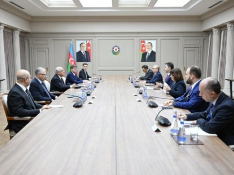 Əli Əsədov türkiyəli nazirlə görüşdü