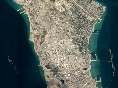 ABŞ İranın strateji adasını vurdu - Tramp xəbərdarlıq etdi