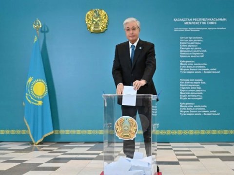 Tokayev referendumda səs verdi