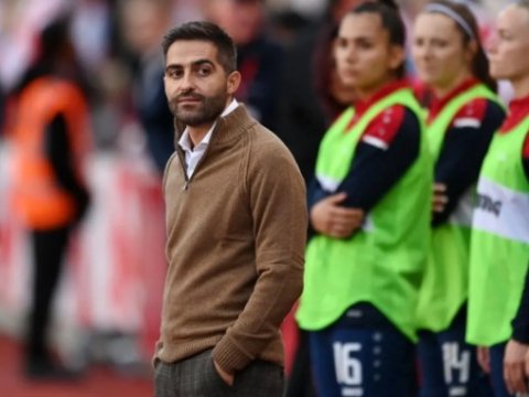 Qadın futbolçulara uyğunsuz mesaj göndərdi -&nbsp;işdən qovuldu