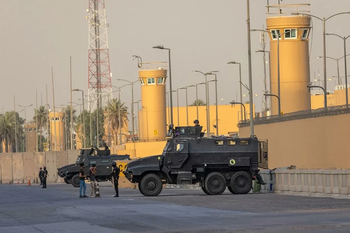 ABŞ səfirliyi atəşə tutuldu