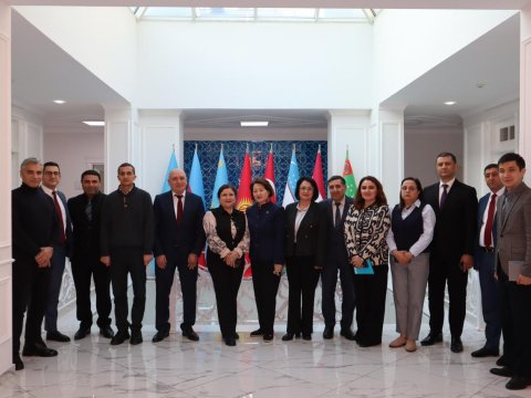 Глава Фонда тюркской культуры и наследия встретился с журналистами