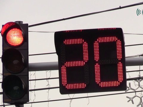 Bakıda işıqforlarda saniyəölçən tablolar yığışdırılır