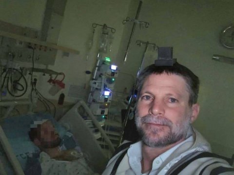 İsrailli nazir yaralı oğlu ilə foto paylaşdı