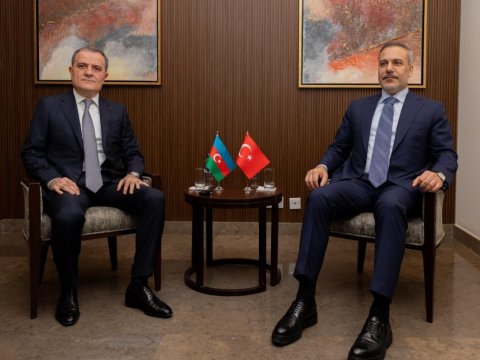 Ceyhun Bayramov Hakan Fidanla regionu müzakirə etdi