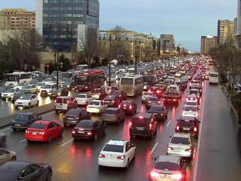 Bakıda tıxaclı yollar - SİYAHI