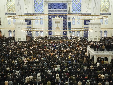 Dünya ölkələrdə Ramazan bayramı qeyd olunur...