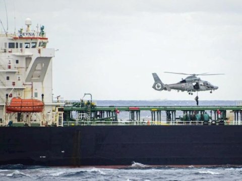 Makron: Rusiya tankerini ələ keçirdik