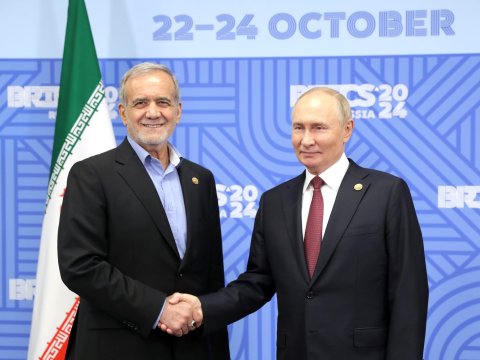 Putin Pezeşkiana mesaj yolladı: İranın yanındayıq!